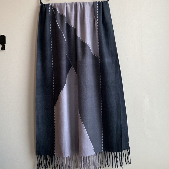 Unique Patterned scarf - Picture 6 of 6